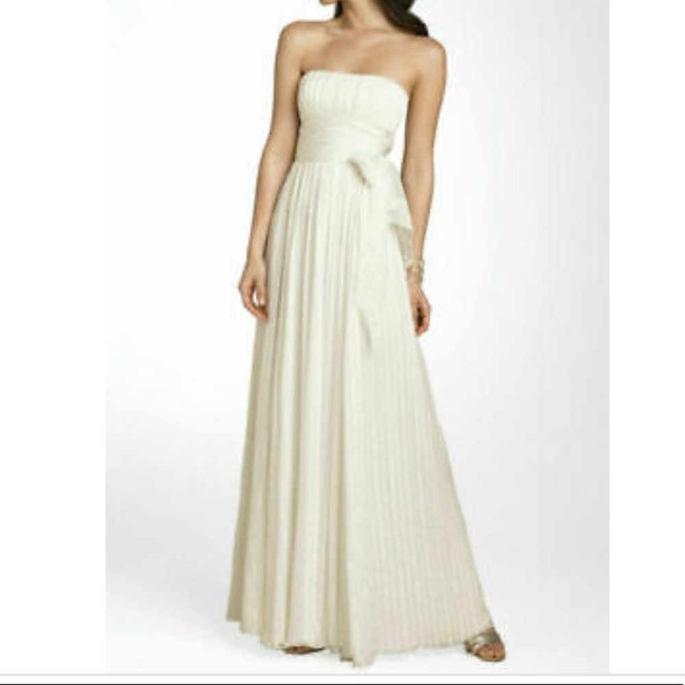 BCBGMAXAZRIA off white strapless gown